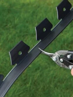 EasyFlex™ No Dig Edging, 50' 10 EasyFlex™ No Dig Edging, 50' -Green Works Shop 8592452 002V 3 4