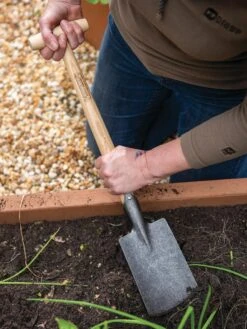 Gardener’s Lifetime Perennial Spade With Short T-Handle -Green Works Shop 8600310 3318 tif