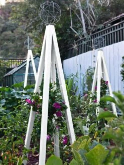 Akoris Garden Tuteur Sr. -Green Works Shop 8600517 03V tif