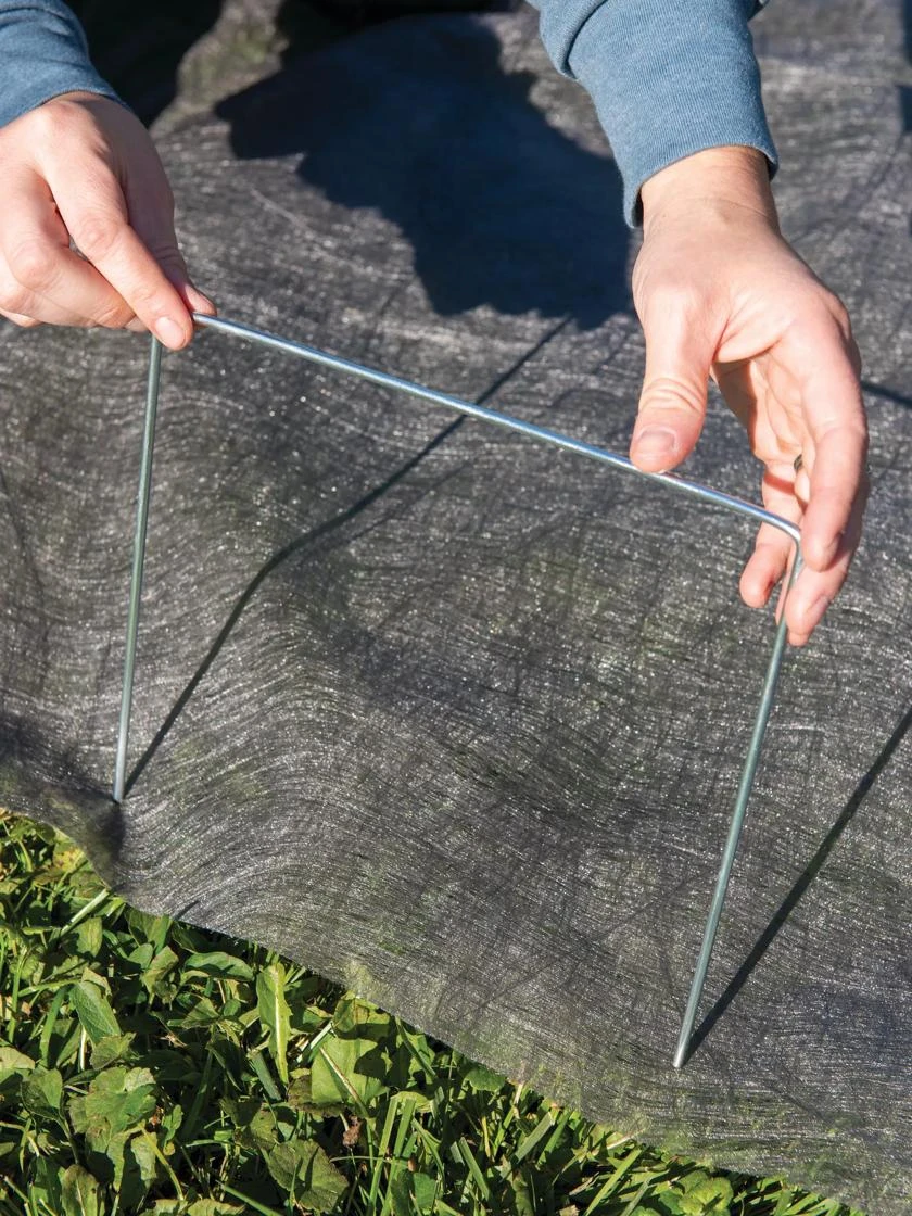 Earth Staples 9.33" Wide X 7.33" High, Set Of 20 2 Earth Staples 9.33" Wide X 7.33" High, Set Of 20